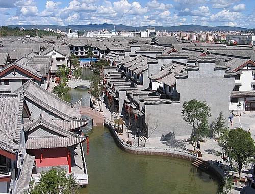 《皓衣行》路透帅翻!罗云熙拿油纸伞仙气十足,陈飞宇太有少年感